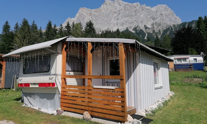 Ehrwald Maison | Rental caravan (mobile home) + "Zugspitzblick" porch in Ehrwald /Tyrol