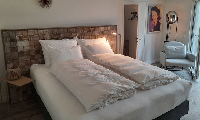 Neheim Appartement | Location-d'exception-Salle de bain privée séparée-Vue sur Jardin