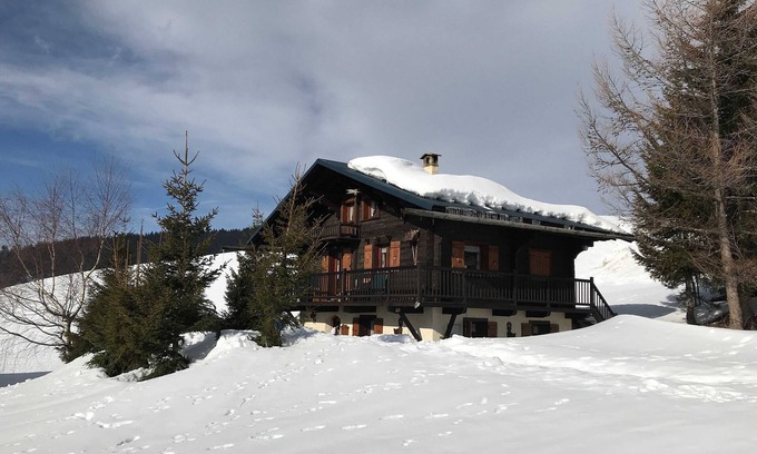 Hauteluce Appartement | Location pour 4 personnes dans chalet Savoyard, vue Mont Blanc, Les Saisies