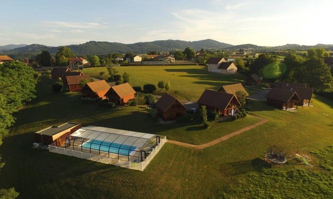 Dompierre-les-Ormes Chalet De Ski | location chalets tout équipé avec piscine couverte chauffée