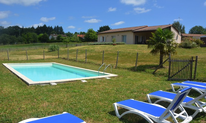 Bussiere-Badil Villa | Location maison piscine Dordogne disponibilités ETE 2025