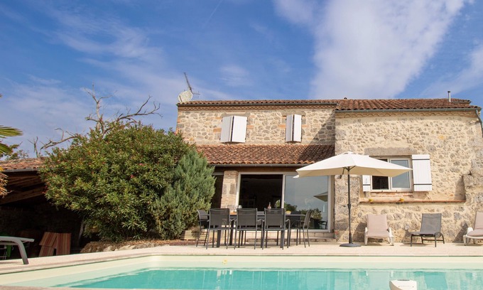 Nerac Maison | Belle maison en pierre avec très beau point de vue et piscine chauffée.