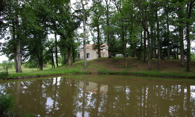 Nontron Maison | Location d'une maison neuve classee *** dans parc avec étang