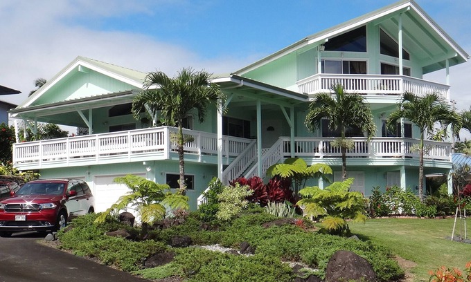 Hilo Maison | Reservations resumed Quiet hilltop location overlooking Hilo Bay.
