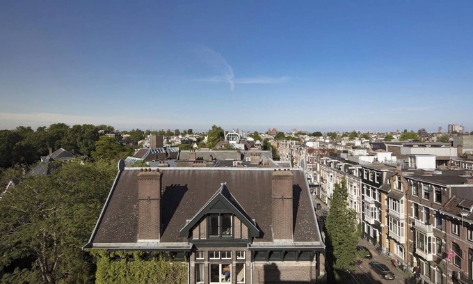 Willemspark Appartement | Residence at Koninginneweg. Two Upper Floors in early 20th century Building