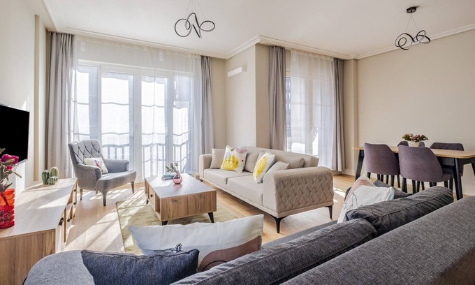 Umraniye Appartement | Residence Flat with Balcony in Umraniye