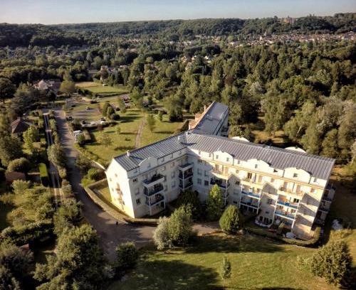 Chevreuse Appartement | Residence Hotel Les Ducs De Chevreuse avec Hébergement, Repas & PDJ, Séminaire, Bureau & Parking