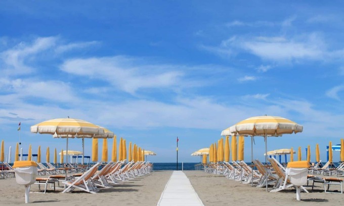 Marina di Massa Appartement | Residence in Marina Di Massa with 2 bedrooms sleeps 5