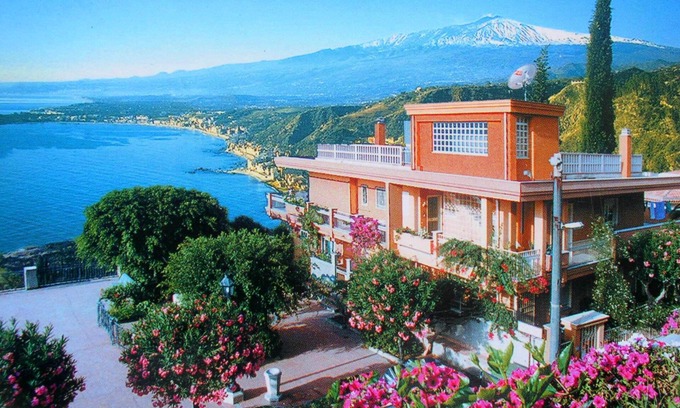 Taormina Appartement | Residence Schuler - Appartement 'D' avec vue mer et Etna