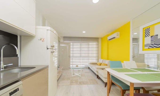 Kepez Appartement | Residence w Shared Pool 3 min to Mall of Antalya