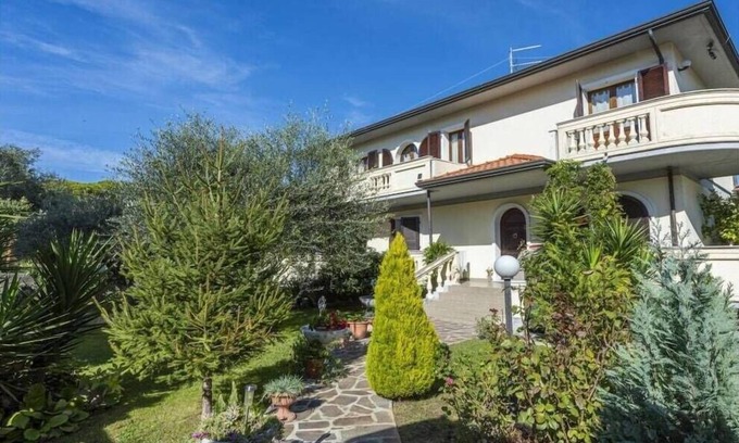 Marina di Massa Maison | Residenza Tirrenia Résidence de vacances confortable