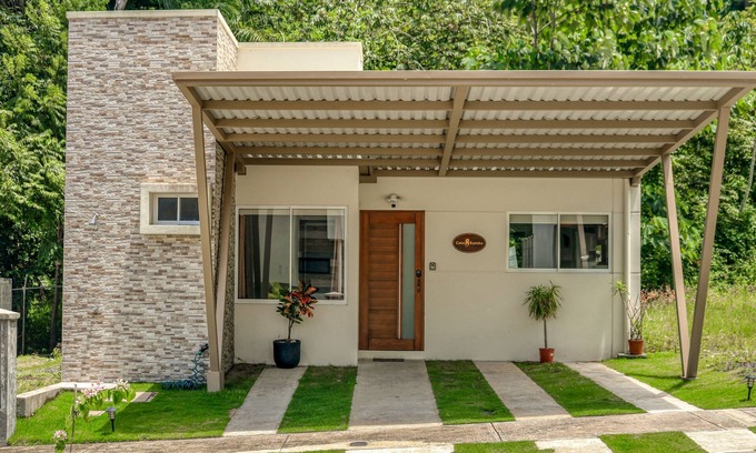 Jaco Maison | Resort home near the beach with private pool, tennis, Ping-Pong, gym, W/D