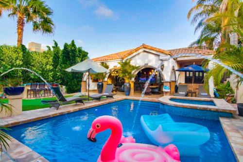 Middletown Maison | Resort Living: Hoops Outdoor Bar Views PoolSpa