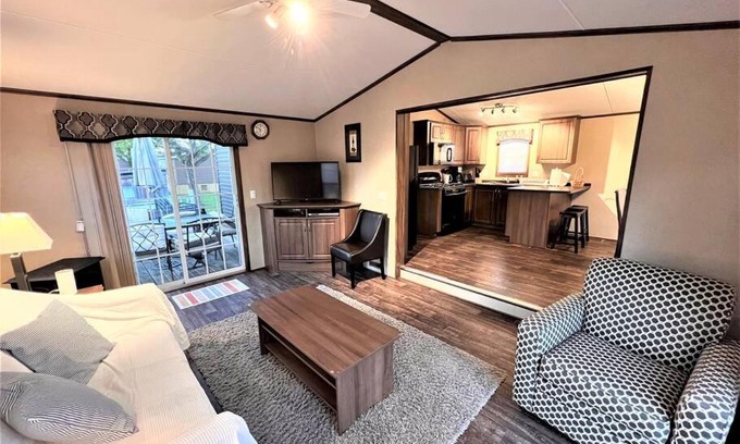 Niagara-on-the-Lake Maison | Resort near wineries, river, trails! Large Pool!