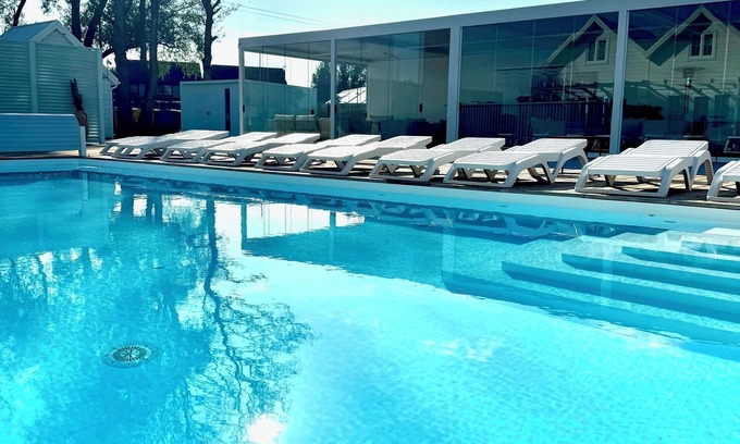 Mielno Maison | Resort nowoczesnych domków wakacyjnych- dwa podgrzewane baseny, plac zabaw, bar!