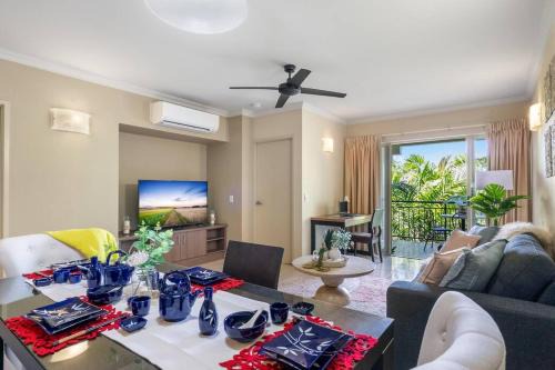 Westcourt Appartement | Resort Splendor - Top Floor Apartment in Cairns One