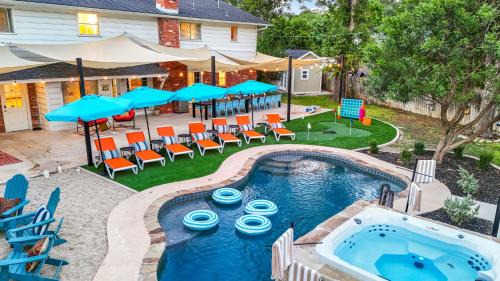 Medical Center District Maison | Resort Style Backyard Pool Putt Putt Hot Tub
