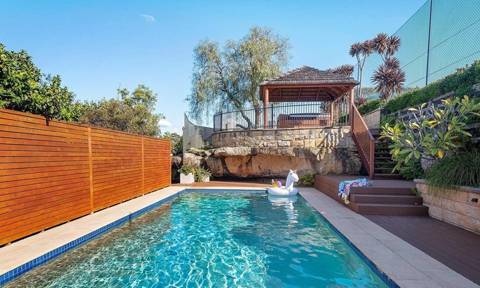 Belrose Maison | Resort style entertainer