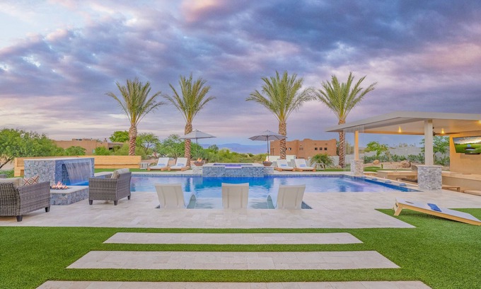 Rio Verde Foothills Maison | Resort-Style Estate, Mountain Views, Heated Pool & Spa, Fun Putting Green, More