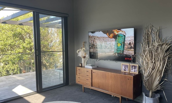 Narraweena Maison | Resort-Style Family Entertainer With Ocean Views