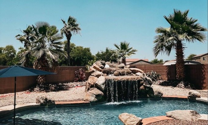 Estrella Village Maison | Resort Style Heated Pool close to Entertainment