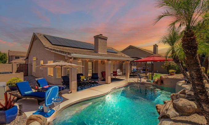 Red Mountain Ranch Maison | Resort Style Home, Private"Heated Pool", Putting Green, Pool Table, Near Phoenix