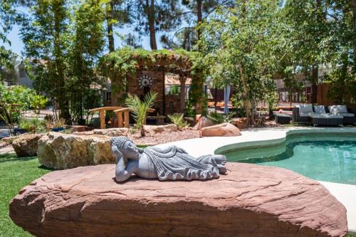 Las Vegas Maison | Resort-Style Paradise w 2 Pools