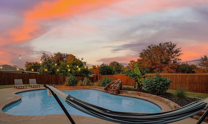 Mesquite Maison | Resort Style Pool home w/ Cinema, Gaming & Hot Tub