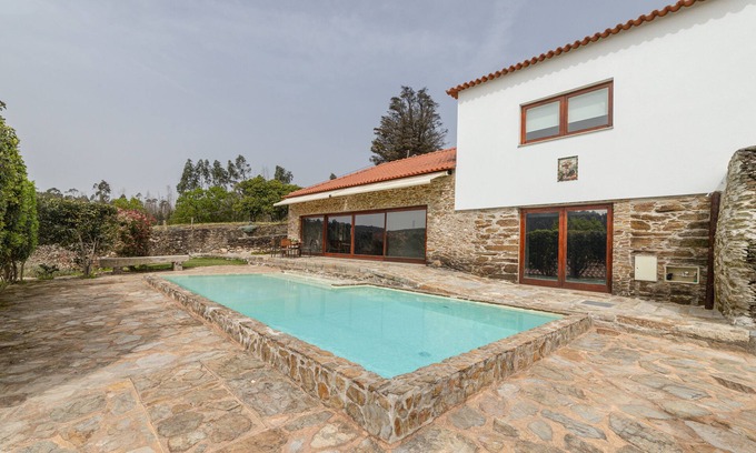 Esposade Maison | Repos total à 10 minutes de Porto avec piscine d'eau naturelle Wi-Fi et AC