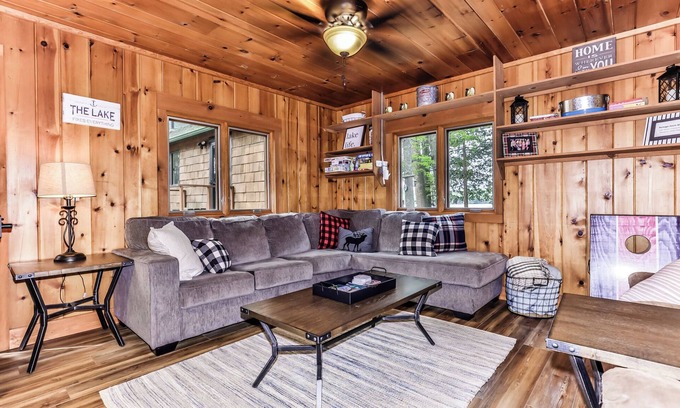 Land O Lakes Maison | 2 magnifiques chalets sur le lac Little Portage dans le Land O 'Lakes. Le paradis des vacances!