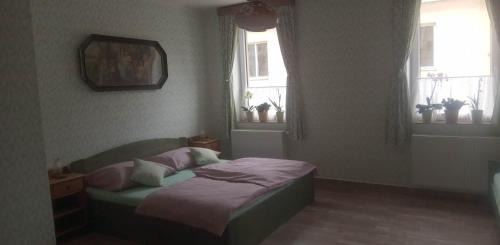 Nova Bystrice Maison | Restaurace a penzion Ubrousku prostři se