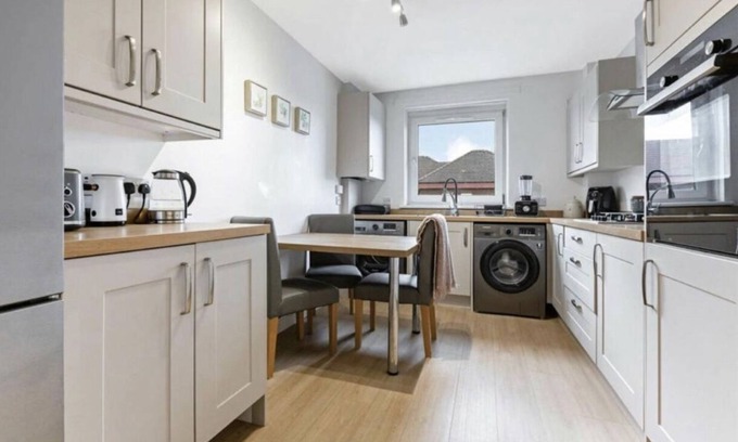 Bellshill Appartement | RestfullHaven:your own room in an apartment having double/shared bathroom/kitchn