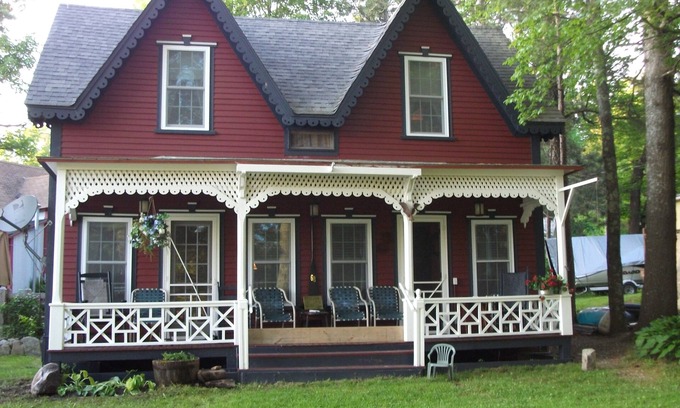 Blodgett Landing Cottage | Cottage familial au bord du lac restauré de 4 chambres sur le lac Sunapee à Blodgett Landing
