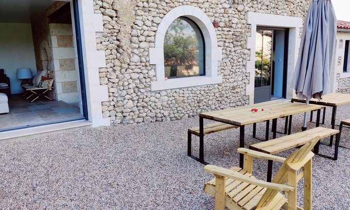 Vanxains Cottage | Maison de campagne restaurée, 4 chambres, piscine privée.