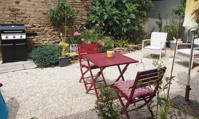 Creancey Cottage | Restored farmhouse with spacious living area in a charming Burgundian village.