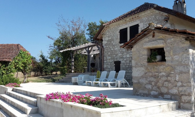 Labarthe Cottage | Chalet rural français restauré avec piscine chauffée et terrain paisible