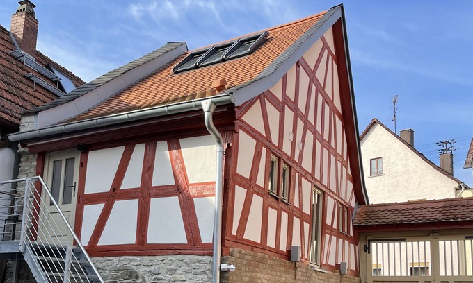 Wiesbaden Appartement | Restored "old granary" 18th century