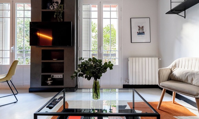 Ibiza Appartement | Retiro at Your Doorstep: Enjoy the Heart of Madrid
