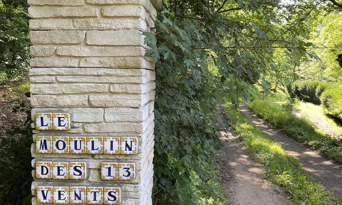 Saint-Martin-Cantales Maison | Retraite Naturelle au Bord de la Rivière