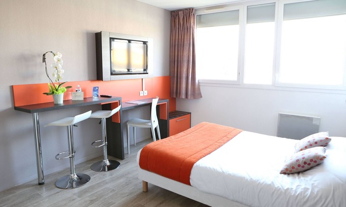 Chevilly-Larue Appartement | Retraite Modern 10 min de l'Aéroport|WIFI Inclus!