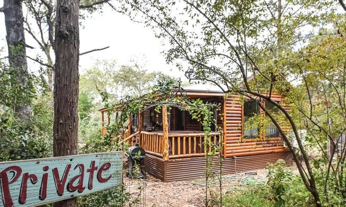 Brenham Cabine | Retreat Cabin features a Private Hot Tub at Scenic Hill Retreat