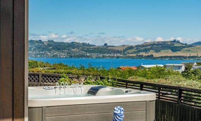 Hilltop Maison | Base: 8 Extra: $30 86 Harvey Street, Taupo