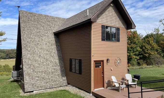 Clymer Cabine | Retreat on Pekin Hill Close to skiing, splash lagoon,
