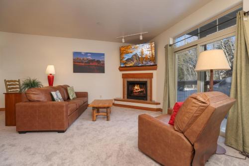Willow Grove Maison | Retreat on the Blue Condo: Your Riverfront Retreat