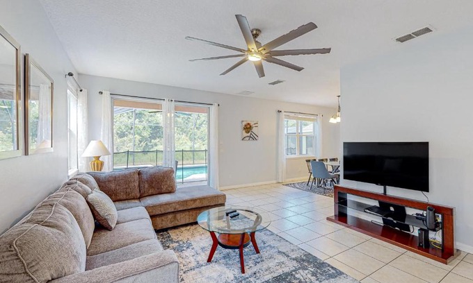 Sandy Ridge Maison | Retreat with a Bang