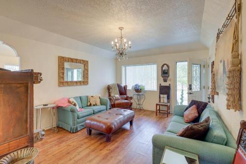 Leon Junction Maison | Retreat with Pond Access and Views in Temple