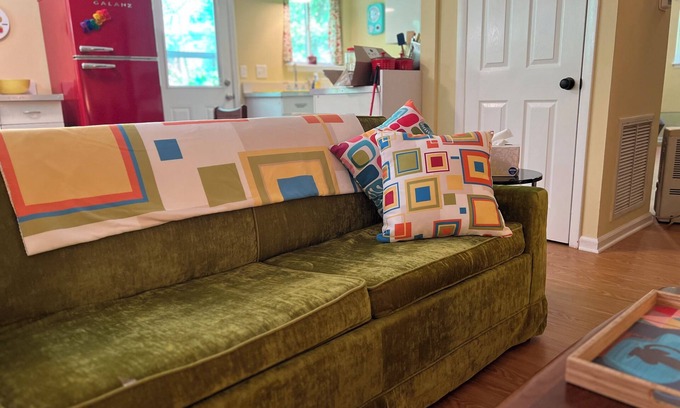 Chapel Hill Maison | Retro 1-bedroom duplex in quiet Chapel Hill neighborhood