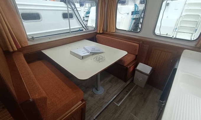 Pontailler-sur-Saone Location De Bateaux | Pénichette rétro amarrée à Pontailler-sur-Saône avec 5 couchages