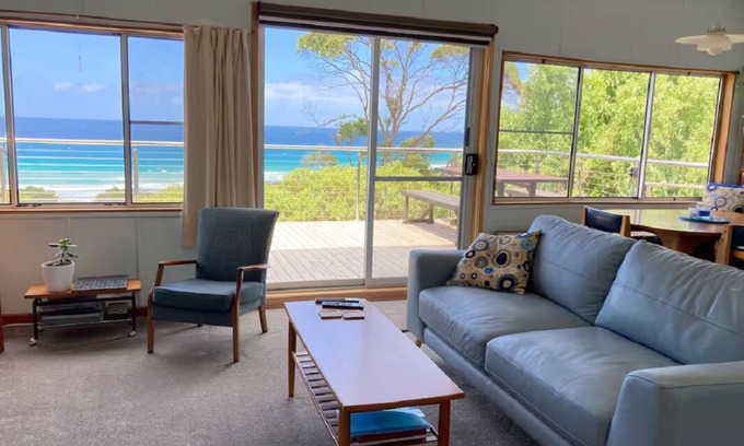 Separation Creek Maison | Retro Beach house for 2