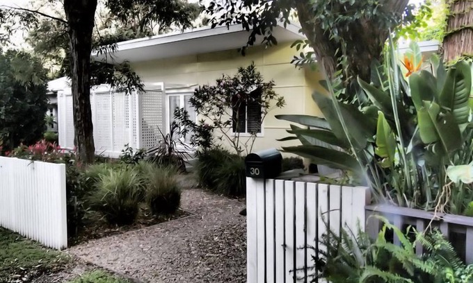 Pearl Beach Maison | Retro Beach House at Pearl Beach